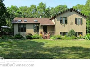 127 Lazywood Ln, Tiverton, RI 02878