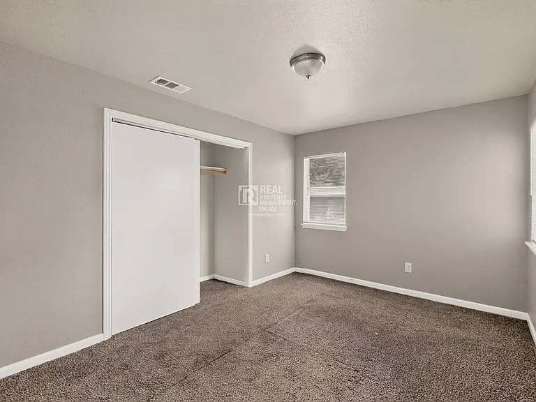 303 Westwood Dr — Photo 16