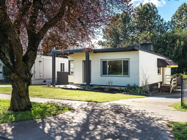 3166 Alder St, Victoria, BC V8X 1N8