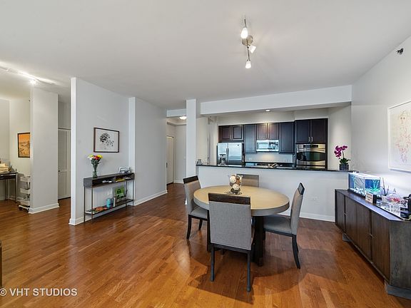 5th image of 1211 S Prairie Ave #1602