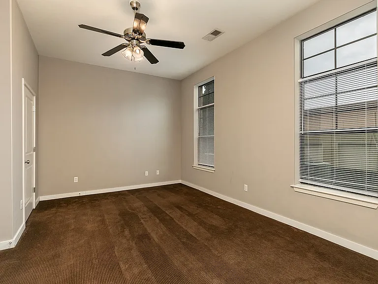 Six23 - 1 bedroom, Office
