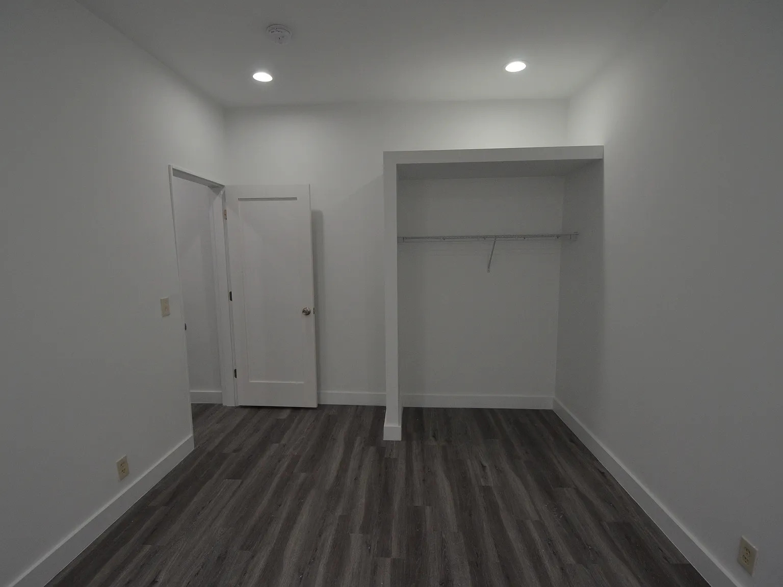 2 bed, 750 sqft, $2,700 — Photo 3