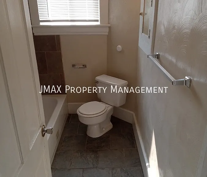502 Rutherford Ave NW — Photo 10