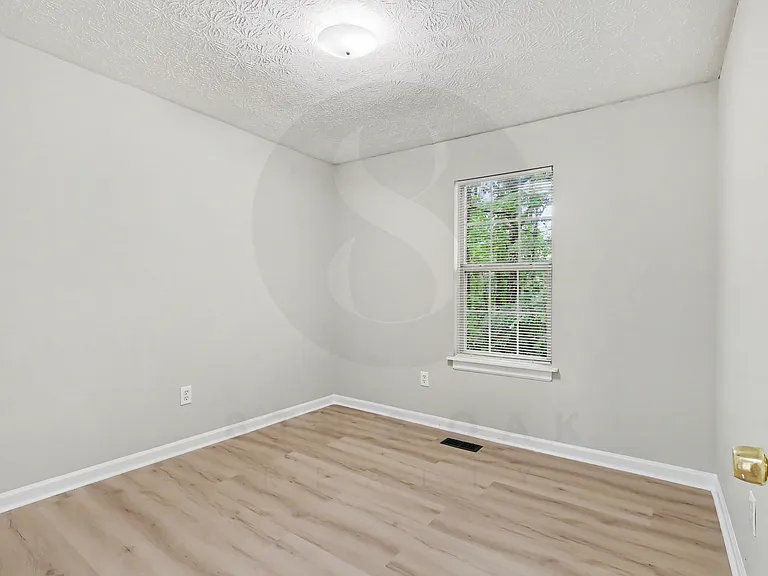 1090 Winter Park Ln — Photo 25