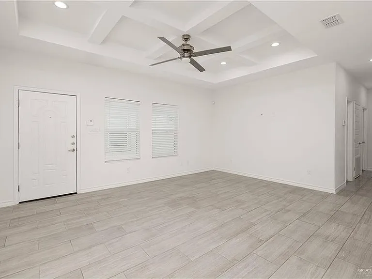 913 W Kohala Ave #3 — Photo 2