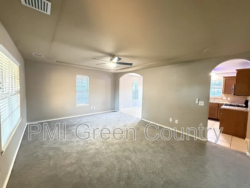 4 bed, 1566 sqft, $2,030 — Photo 3