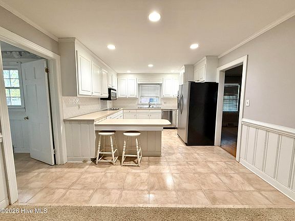 4th image of 2106 Southview Drive