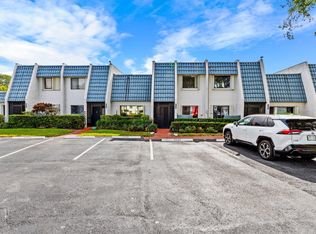 4330 Fountains Dr, Lake Worth, FL 33467