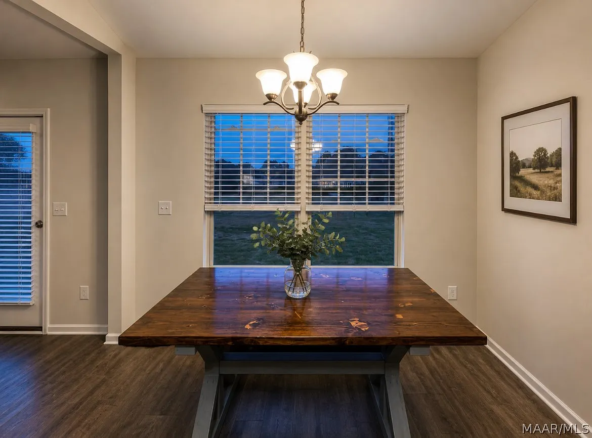 4 bed, 2.0 bath, 1700 sqft, $2,100 — Photo 4