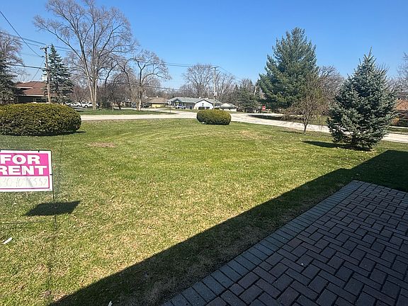 2nd image of 27W327 Manchester Rd