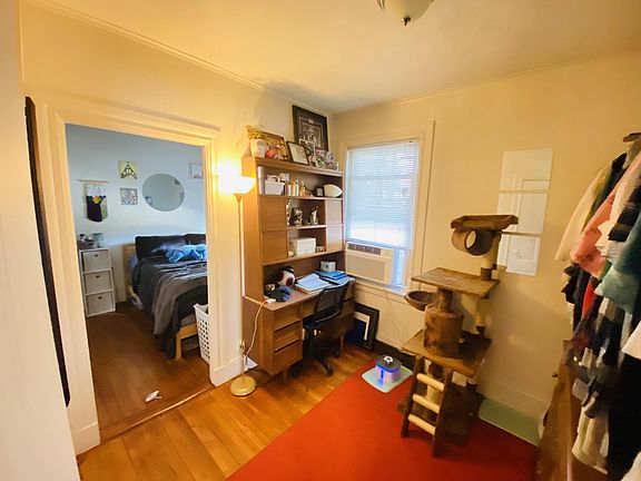 Walkthrough office/closet