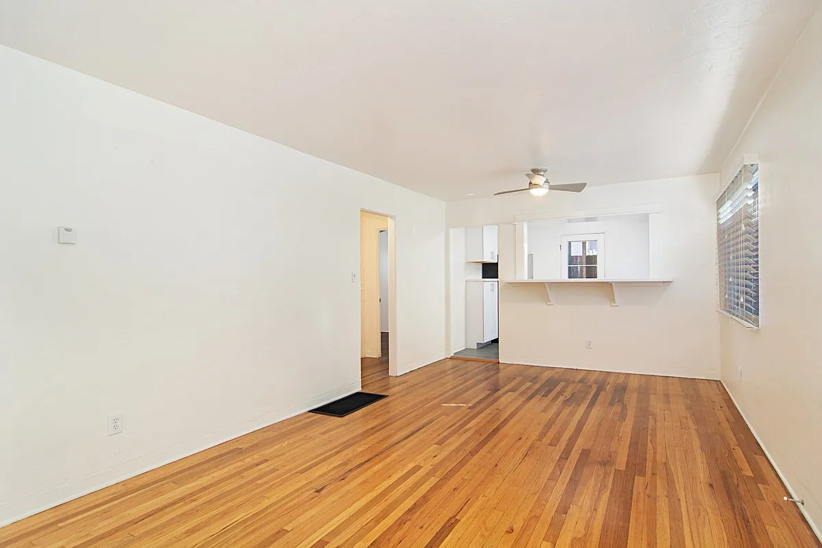 Beautiful Newly Remodeled 2 bedroom 1 Bath house in Coronado! — Photo 3
