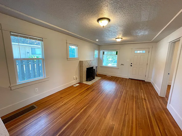 900 NE 91st Ave — Photo 4