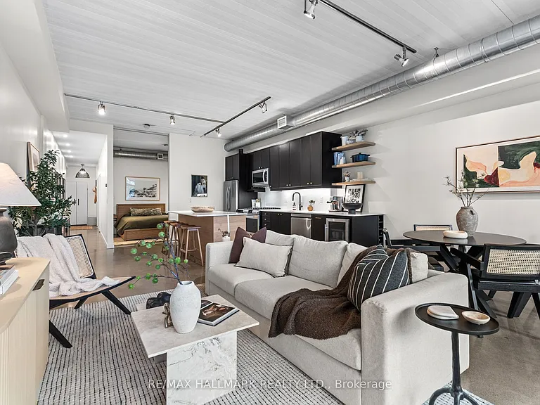 747 Queen St E #202 — Photo 6