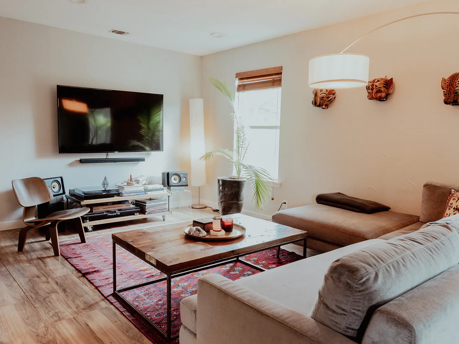 3 bed, 1364 sqft, $3,100 — Photo 2
