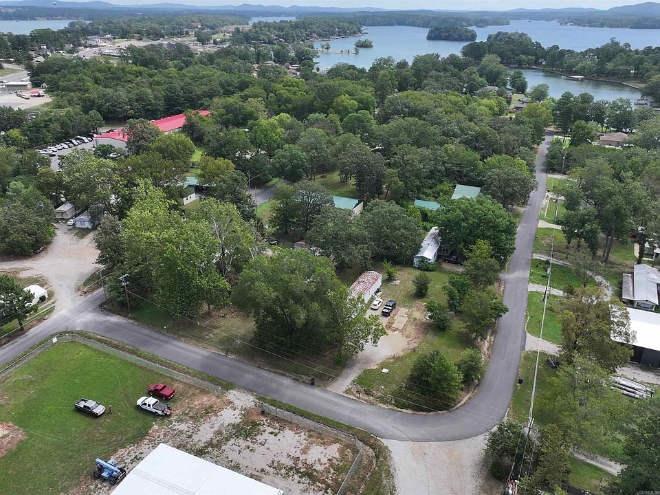 1st image of Lakeaire Ter