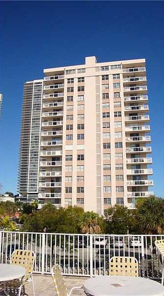 Live Between the Ocean and the Intracoastal