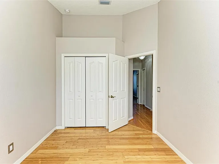 3047 Pointeview Dr — Photo 32