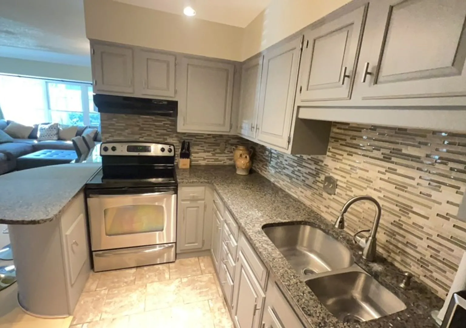 This 2 bedroom/1.5 bath condo has it all! — Photo 2