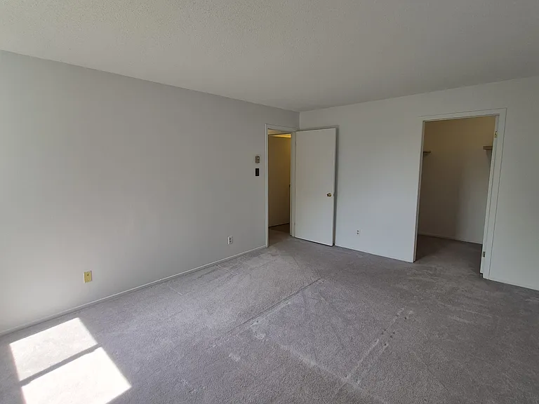 318 Lorry Greenberg Dr #322 — Photo 13