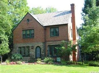 2704 Berkshire Rd, Cleveland Heights, OH 44106