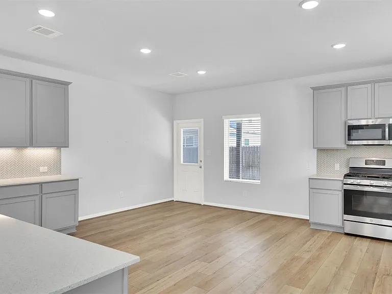 113 Greenthread Dr — Photo 4