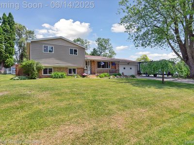 8030 Casa Mia Dr, White Lake, MI, 48386