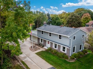 10701 W Bobolink Ave, Milwaukee, WI 53225