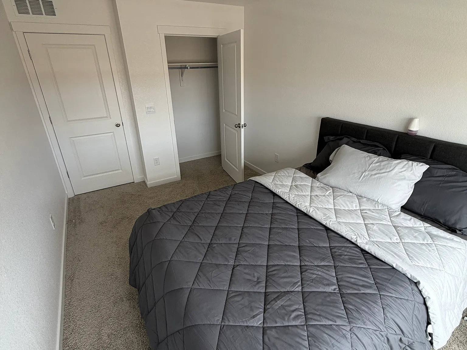 3 bed, 1468 sqft, $850 — Photo 2