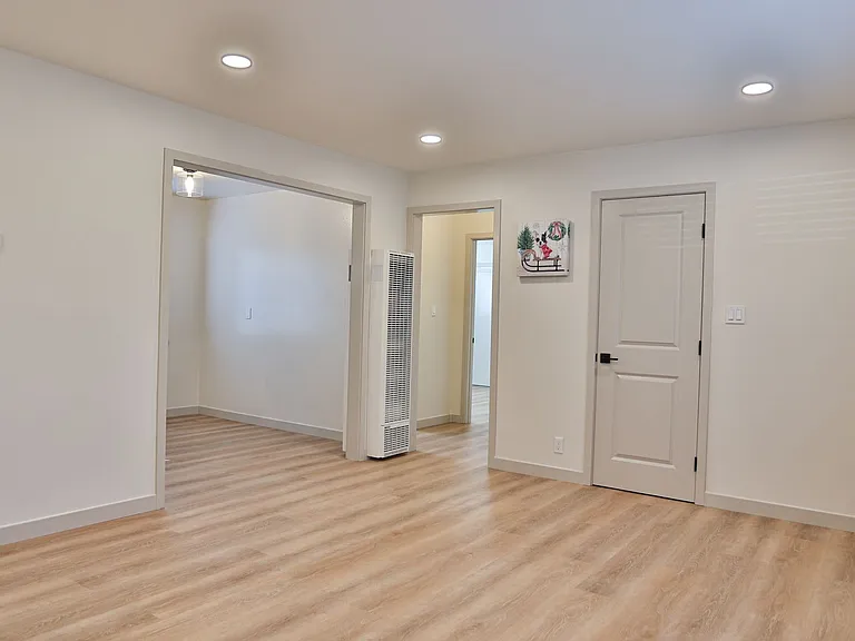 Maude Ave 7 LLC — Photo 10