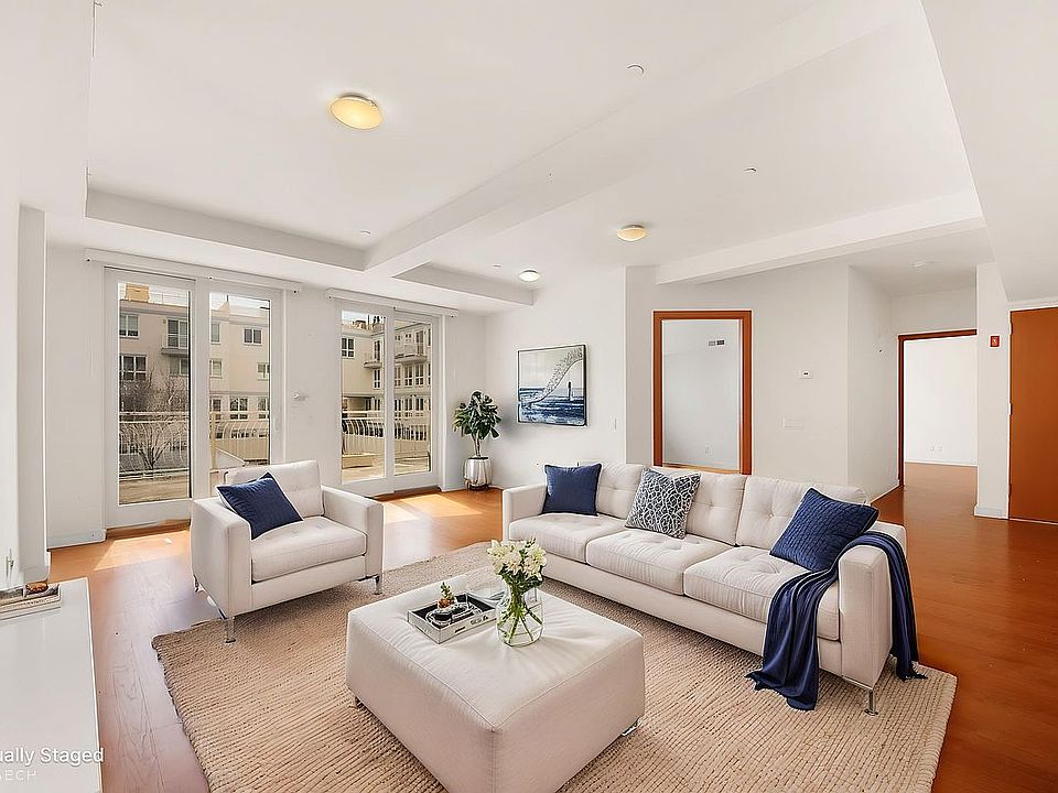1st image of 3112 Emmons Ave #107