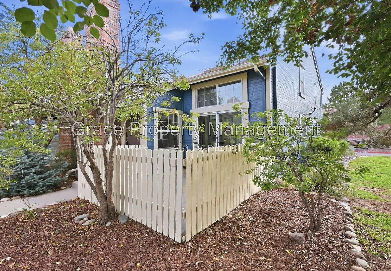3 bed, 3.0 bath, 1660 sqft, $2,595 — Photo 2