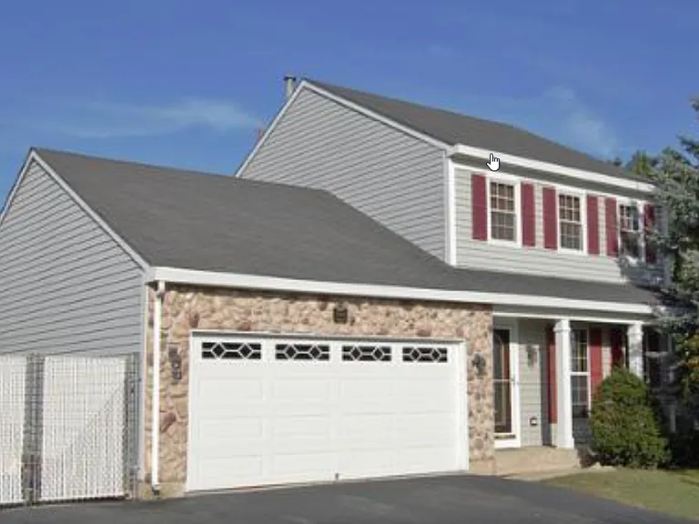 2065 Evergreen Ln — Photo 1