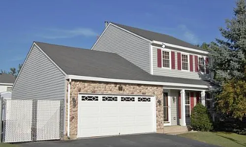 2065 Evergreen Ln Photo 1