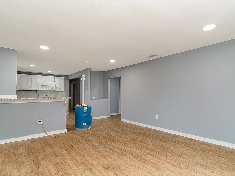 4621 Owenwood Ave — Photo 4