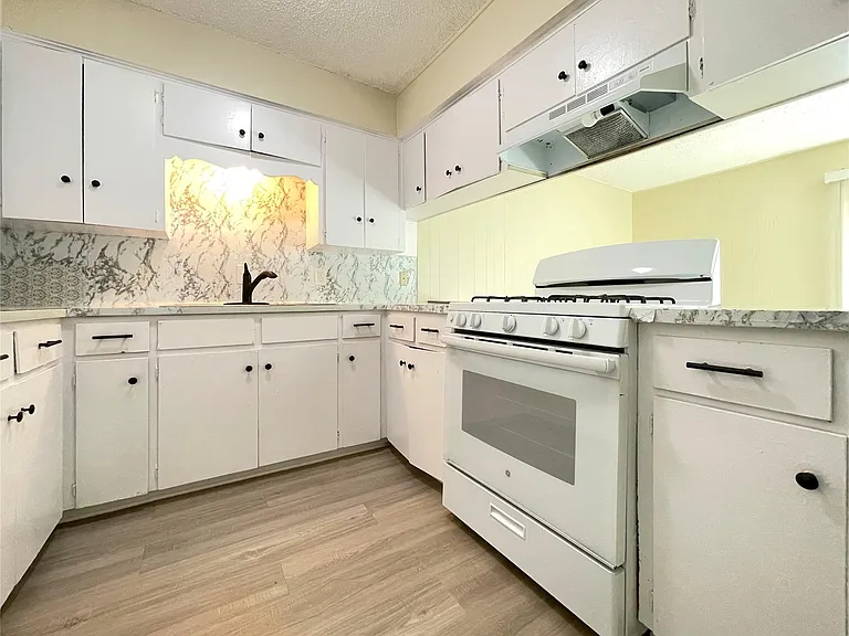 902 N Meadows Dr — Photo 5