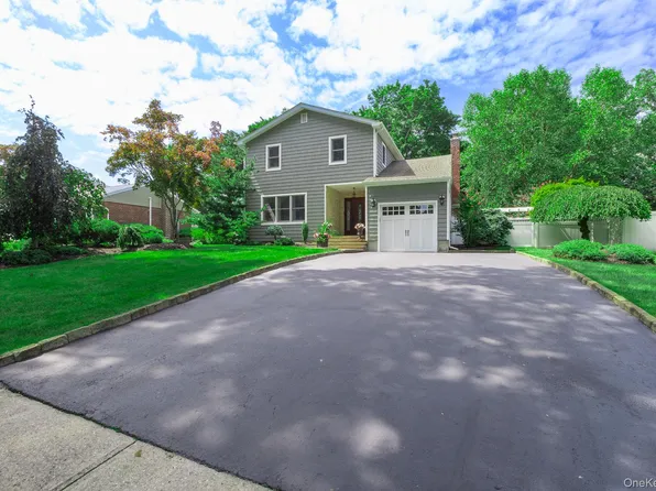 22 Sycamore Lane, Commack, NY 11725