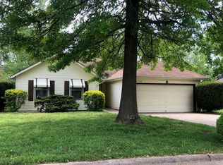 2760 W Cherokee St, Springfield, MO 65807