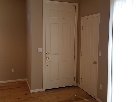 5th image of 301 Esplanade Cir