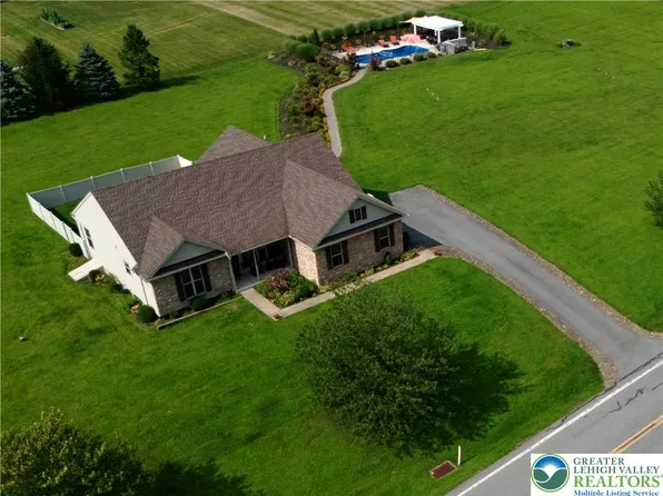 101 Cider Mill Rd, Mertztown, PA 19539