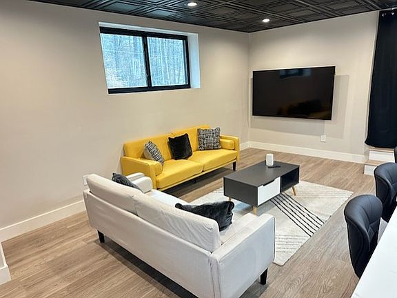 3rd image of 1001 Norwood Ave #A