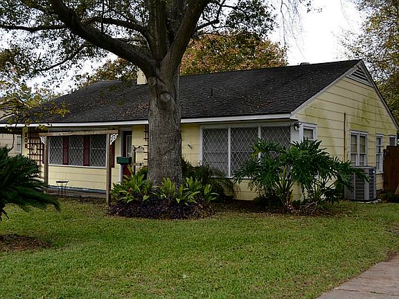 3rd image of 208 W Texas Ave