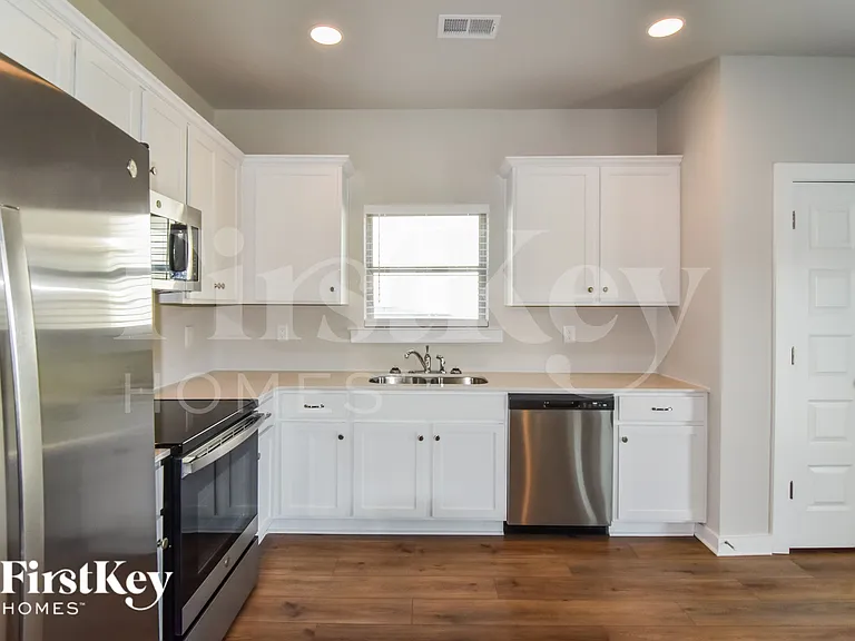 135 Avalon Way — Photo 7