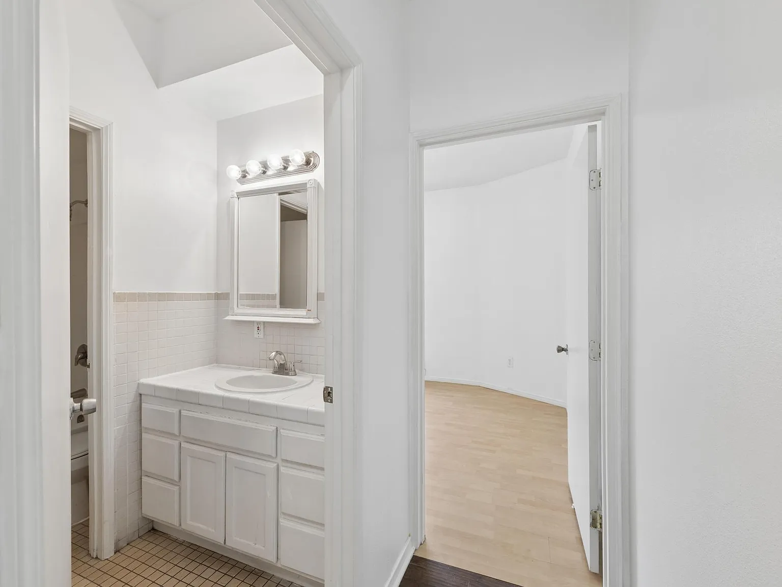 3416 Walton Ave — Photo 4