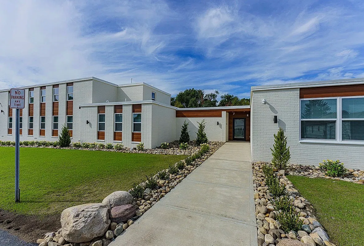 9 Laura Dr — Photo 3
