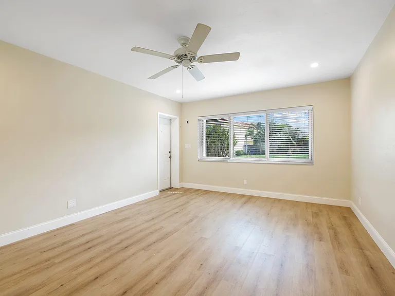 1209 NE 18th Ave — Photo 6