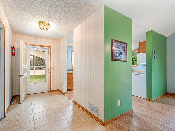 3rd image of 949 Xenia Ave NW