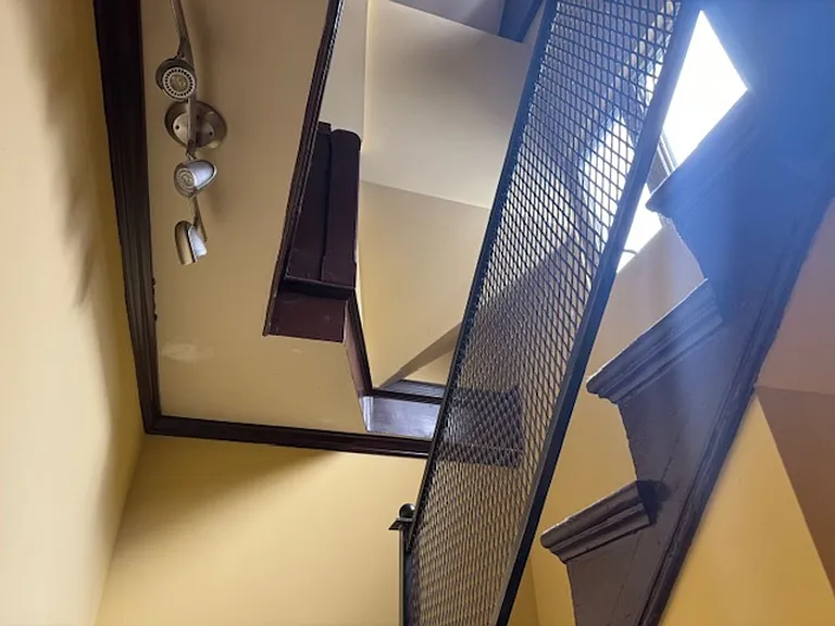 780 University Ave — Photo 1