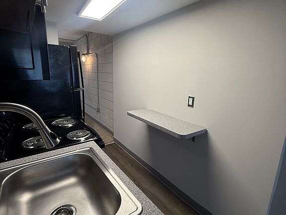 5th image of 21201 Woodward Ave #111