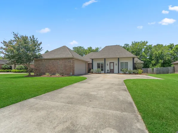 712 Esperanza Dr, Port Allen, LA 70767